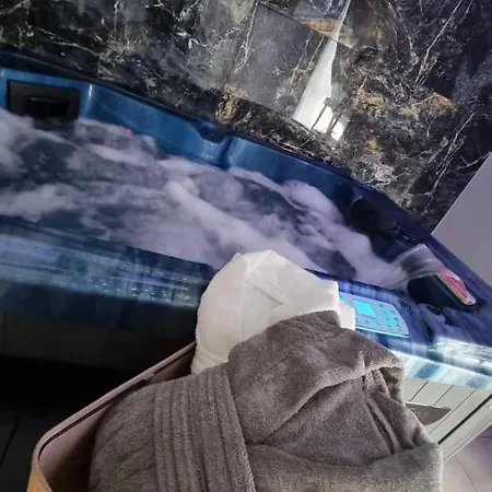 Royalspa Appartement D'Amour Avec Jacuzzi Privatif Strasbourg Exterior photo
